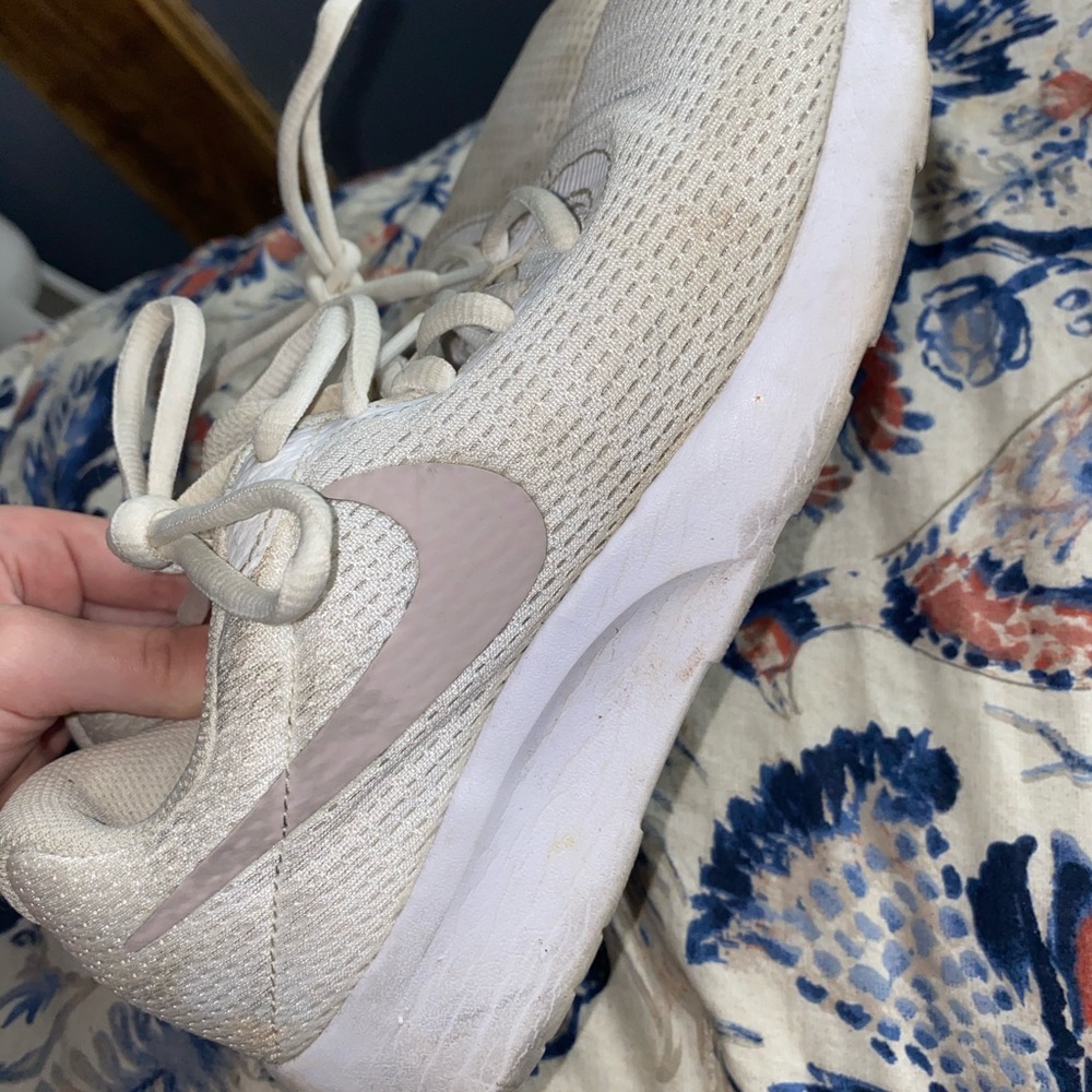 nike tennis shoes